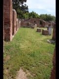 01308 ostia - regio ii - insula i - caserma dei vigili (ii,v,1-2) - porticus  - nordseite - bli ri osten - 06-2024.jpg